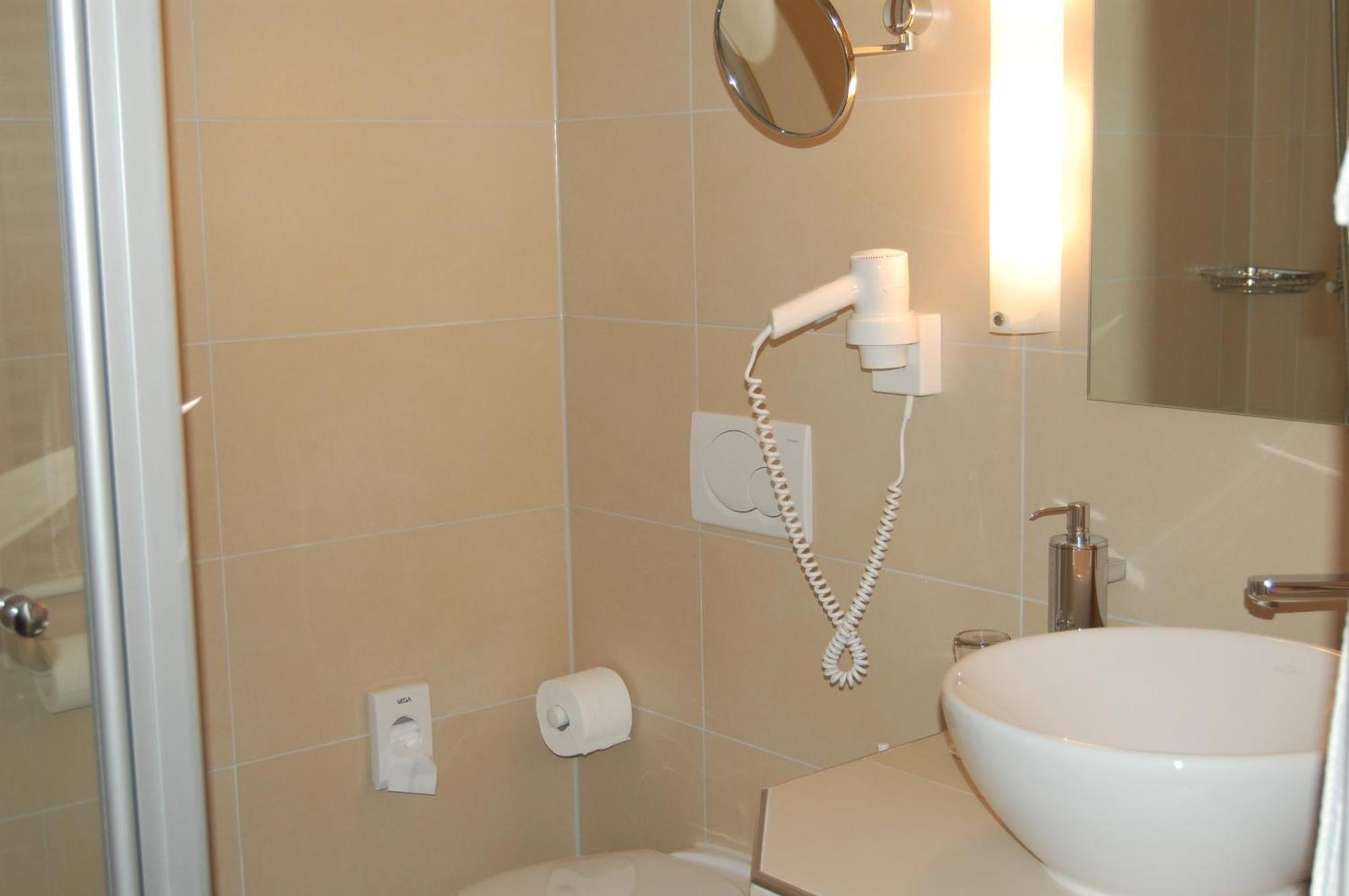 בילנגריס Metzgerei Gasthof Romantik Hotel Der Millipp מראה חיצוני תמונה